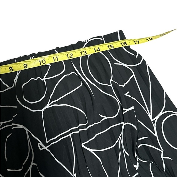 City Chic Monochrome Graphic A-Line Skirt, NWT - Picture 2 of 6